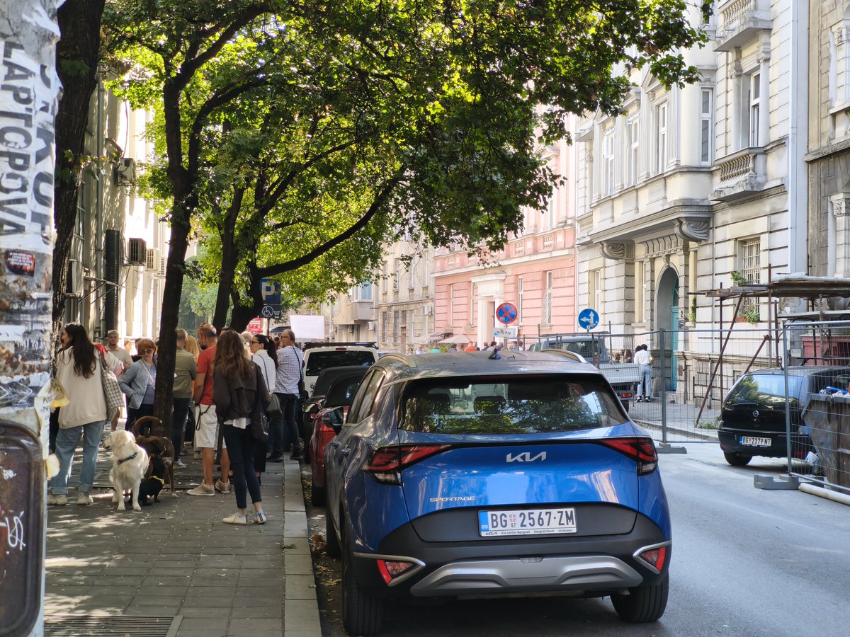TosterFoster's tweet photo. Ajmo Beograđani, kafa se odavno morala popiti 👀🤣 studenti vas čekaju da potpišete 🥰

Hilandarska ulica https://t.co/xeuw3s9vtV