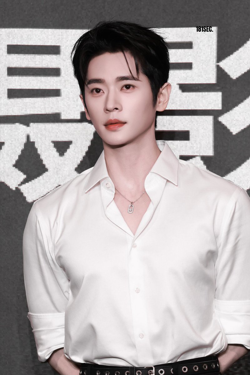 1812lllllleiiii's tweet photo. หล่อมากกก หล่อจนอยากหมอบกราบบ ใจคอพี่กะจะไม่ให้หนีออกไปนอกลู่นอกทางหนีไหนเลยสินะ

#เฉิงเหล่ย #ChengLei https://t.co/9Vcs0030uE