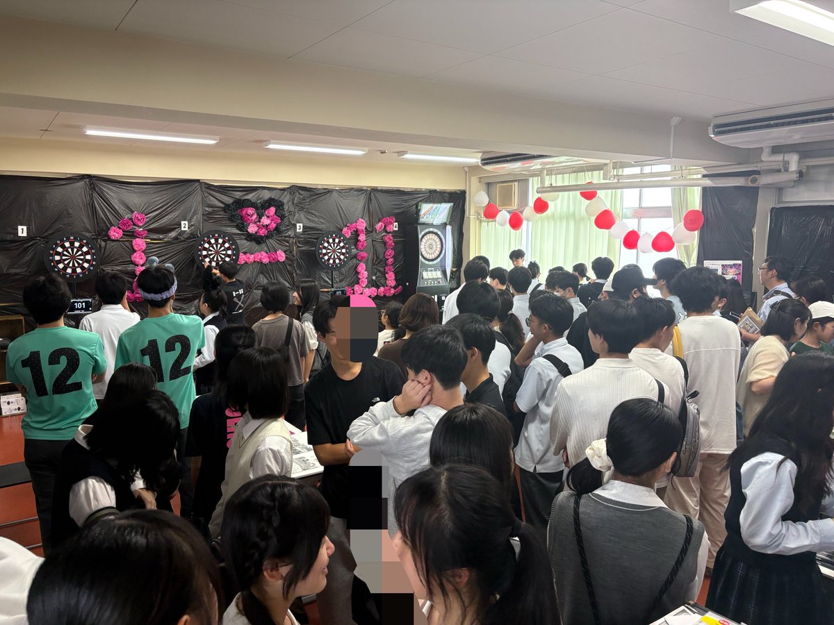 sportsdarts_pj's tweet photo. 2日間、埼玉県の大宮開成高校の文化祭をサポートしてきました🎯

学生のみなさんが主体となってブースを運営し、文化祭も大盛況！
2日間で延べ2,000人弱の方々にダーツを体験していただきました✨

たくさんの笑顔と熱気に包まれた2日間でした！

#ダーツはスポーツ #ダーツ #大宮開成文化祭 https://t.co/ye7VbgG9qs