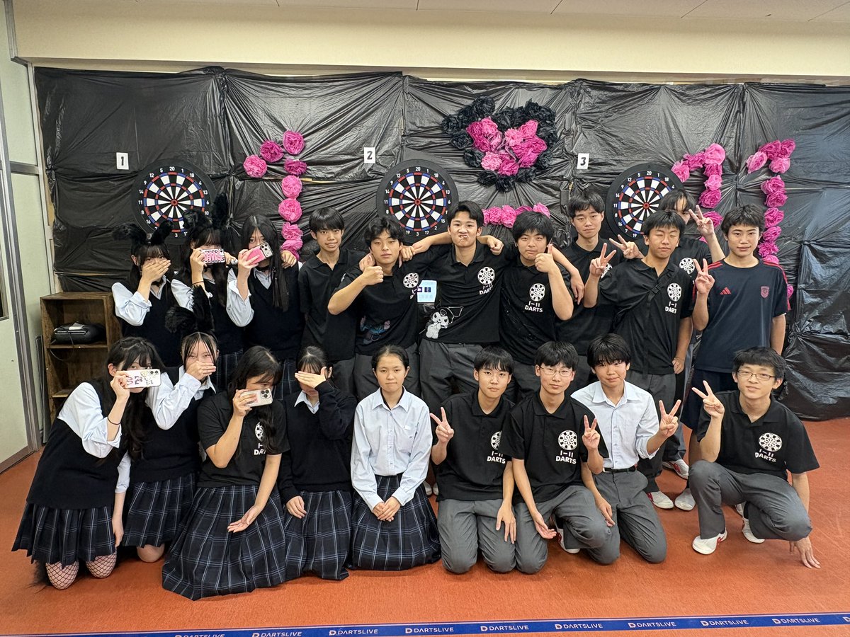 sportsdarts_pj's tweet photo. 2日間、埼玉県の大宮開成高校の文化祭をサポートしてきました🎯

学生のみなさんが主体となってブースを運営し、文化祭も大盛況！
2日間で延べ2,000人弱の方々にダーツを体験していただきました✨

たくさんの笑顔と熱気に包まれた2日間でした！

#ダーツはスポーツ #ダーツ #大宮開成文化祭 https://t.co/ye7VbgG9qs