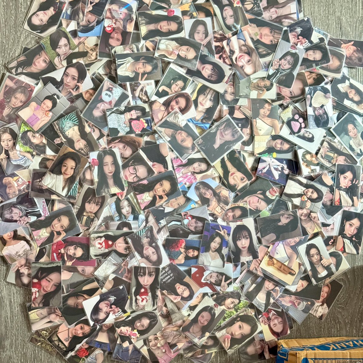 namounnn_'s tweet photo. ✨𝑷𝒓𝒆𝒗𝒊𝒆𝒘✨ 

📍การ์ด 200+ใบ เมิช/พกจ./หมอน 
📍ลงขาย 16/09 เวลา2ทุ่ม
📍เริ่มต้น 100฿ 
📍ค่าส่งเหมา 40

🌻 เมนชั่นไว้ได้เลยถึงเวลาเฟบเรียกค้าบ
#ตลาดนัดเบม่อน #ตลาดนัดbabymonster https://t.co/sqKr4JjAGH