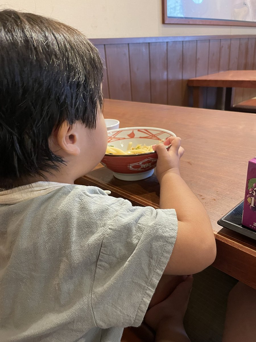 subeteAlright's tweet photo. 嫁さん夜勤なので男2人で丸亀製麺 https://t.co/rE7TibxC3z