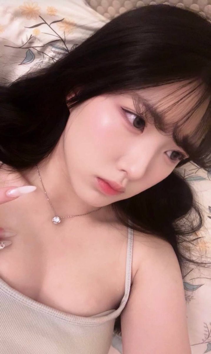 fadyahamzah's tweet photo. IG認識的正妹 看似清純 
其實是主人的肉便器

🔞  看片不求人 外流福利看到飽 
① https://t.co/N6UZ1VClTw
② https://t.co/84l3xIN2kk

台灣喝茶找她：https://t.co/XSvnoDS9kZ https://t.co/zaIe80GxjI