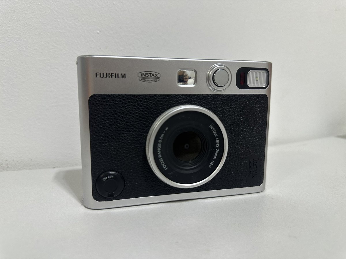 zzzyzyyy's tweet photo. WTS LFB FS Instax Mini Evo

-₱6500(nonnegotiable)
-fully functional
-inclusions: charger cord, memory card, memory card reader, camera cover, screen protector(alr installed)

rfs: need funds
mop: gcash/ cash
mod: meetup
loc: manila https://t.co/c24pzgi5LE