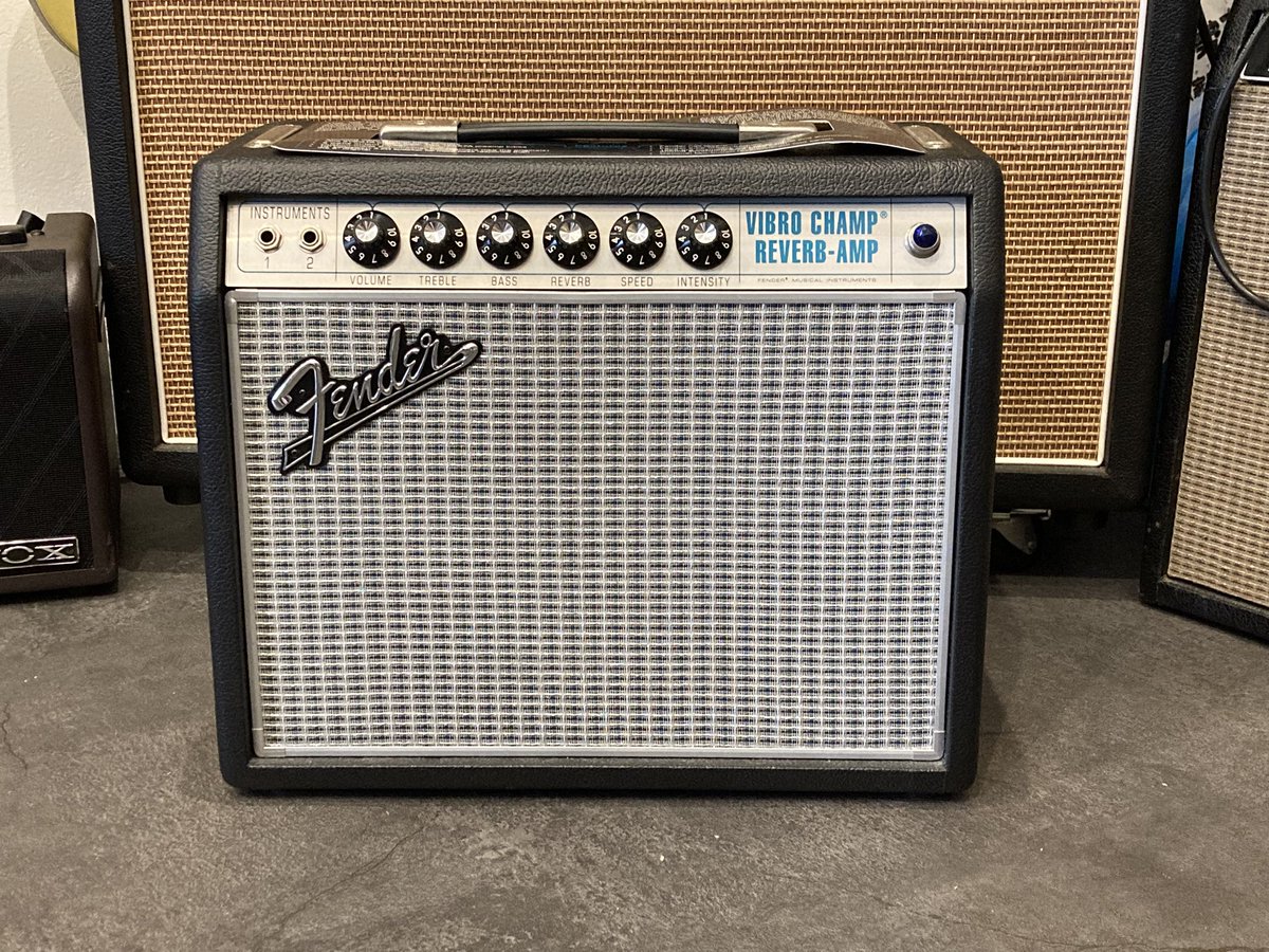 B13Guitars's tweet photo. Fender '68 Custom Vibro Champ Reverbが入荷致しました。

5WのクラスA真空管アンプ。
ファットでクリアなサウンドは自宅練習や小規模な演奏に最適なオールチューブコンボアンプとなっております。 https://t.co/7D6TfVGv5f