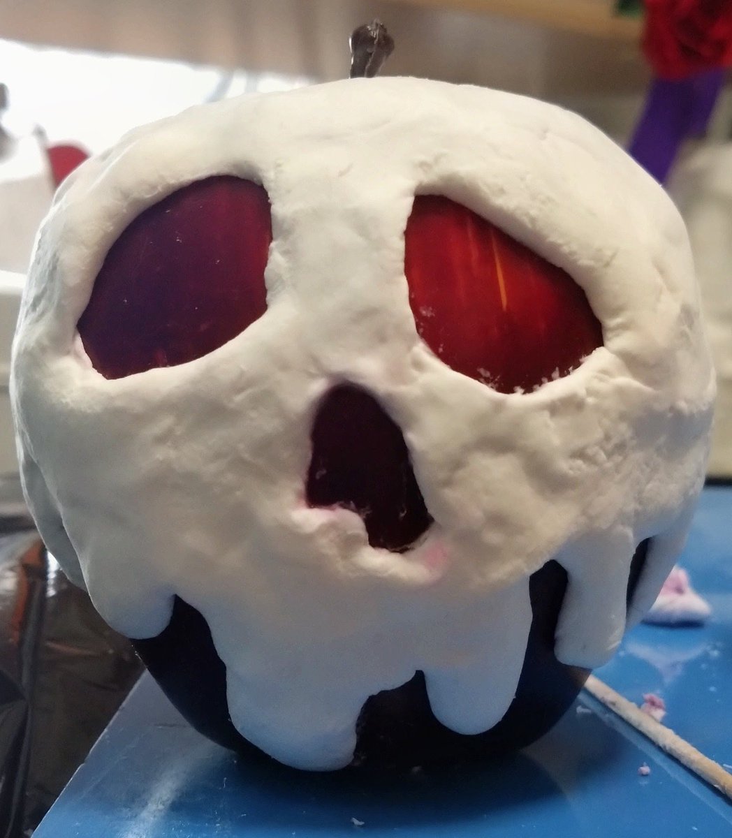kulo_e's tweet photo. Dハロ用に毒りんごを作りました(笑)
乾かしたら色塗りです。 https://t.co/PPgk9eMgWY
