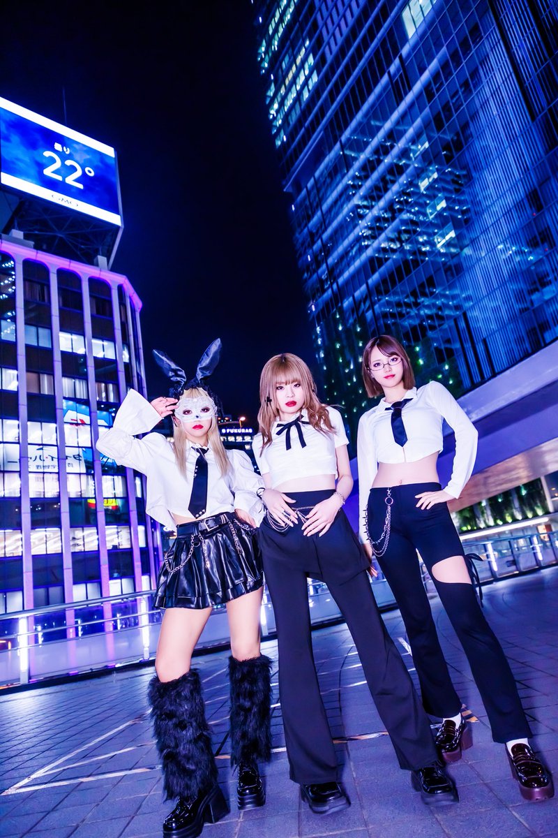 RabbitPunk_JP's tweet photo. 1st MV ▷ IRIS OUT (cover)
〔https://t.co/EHqsMXsnQ3〕
✳︎────────────✳︎
Rabbit Punk
member : HIBIKI, ERINA, RABBIRON
concept : 日本が誇るアニソンという唯一無二のカルチャーに愛と敬意を込め、Rabbit Punkスタイルでカバーさせていただき世界を目指す。
新旧様々な時代を彩った名曲たちへの情熱、アニソン特有の高揚感、メンバーの個性、これらのハイブリッド感を研ぎ澄ましていく。
いつかRabbit Punkのオリジナル曲がアニソンになることを夢見て。
producer: HAKUEI
✳︎────────────✳︎
2026.11.20 1st LIVE
#RabbitPunk #HIBIKI #ERINA #RABBIRON
#IRISOUT #チェンソーマン