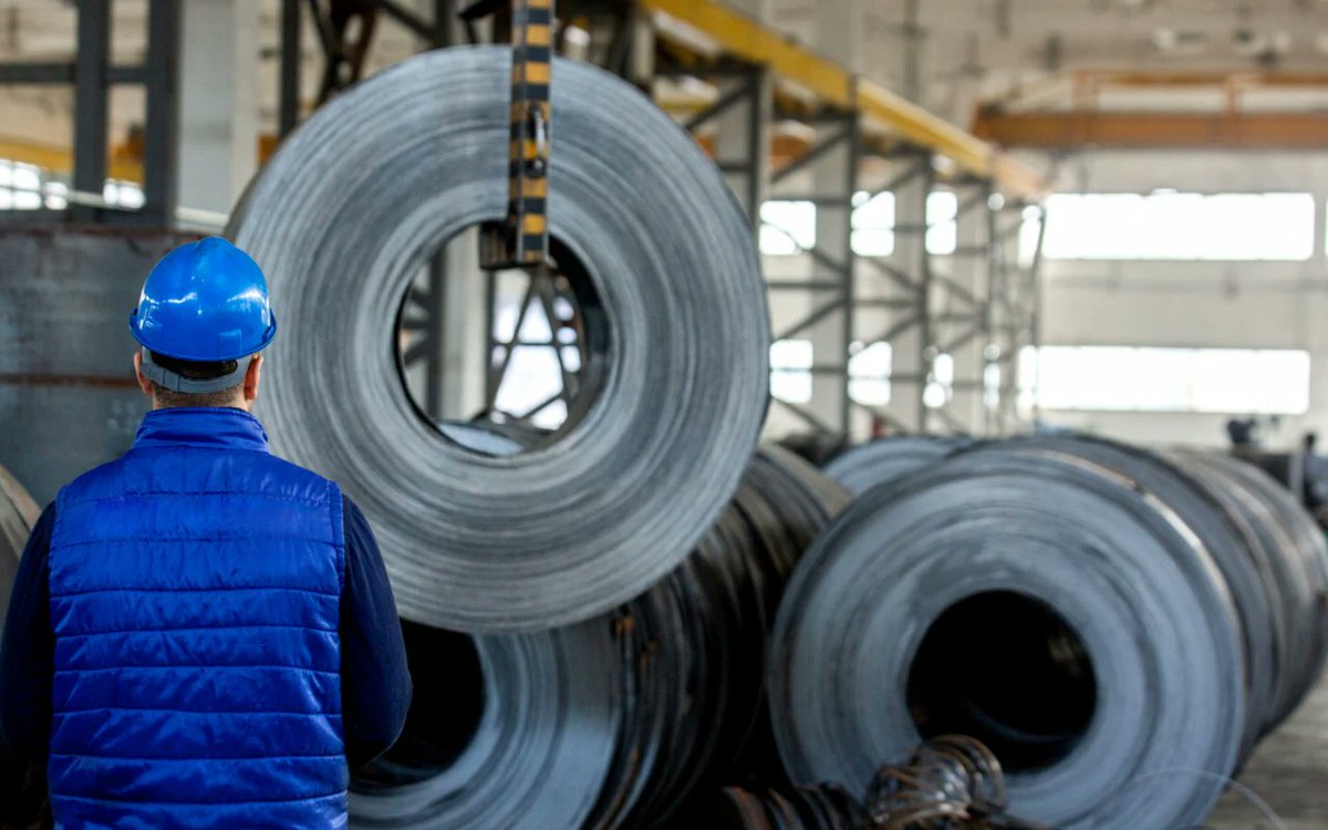 ecotimes_dz's tweet photo. 🏭🇩🇿 Tosyali Algérie réalise ses premières exportations d’acier plat laminé à froid.
Une avancée stratégique pour l’intégration des filières automobile et électroménager et les exportations hors hydrocarbures.
🔗 https://t.co/yq8GrdVSHc #Algérie #Tosyali #Industrie #Acier https://t.co/WJELK19wxe