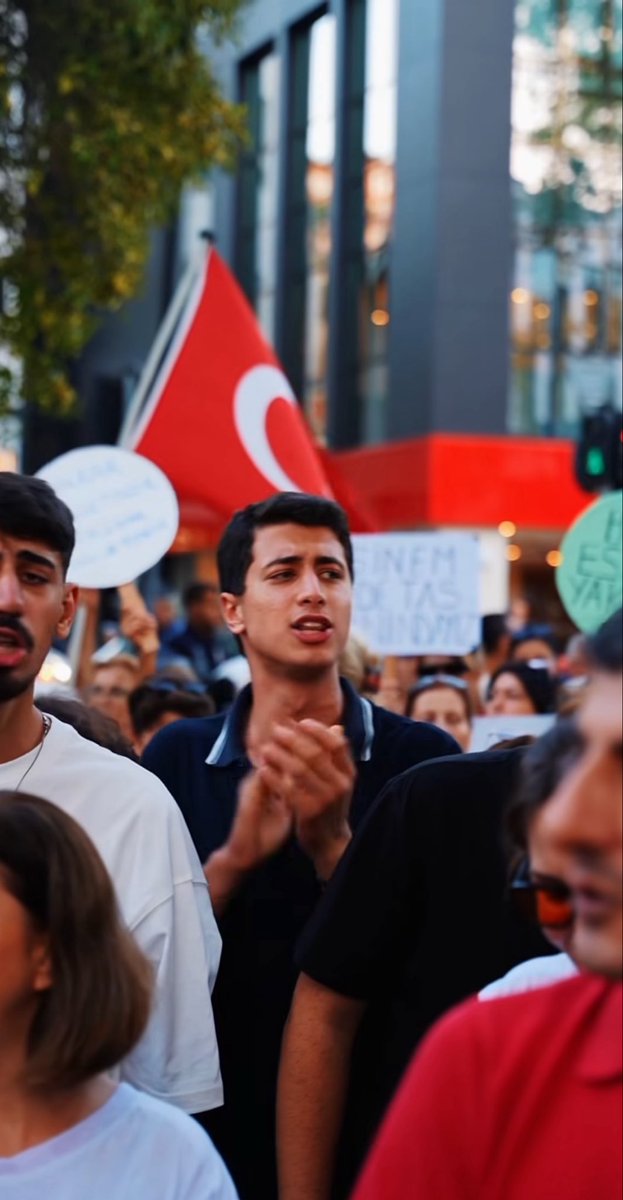 sametyasar34's tweet photo. 📍Üsküdar

Genel Başkanımız Özgür Özel öncülüğünde, millet iradesinin gasp edildiği Üsküdar’da, Yeni Parti olarak İstanbuldaki ilk mitingimizi gerçekleştirdik.

Üsküdar’dan yükselen sesle bir kez daha haykırıyoruz: İrade milletindir, Üsküdar milletindir! https://t.co/73gKf8NSzc