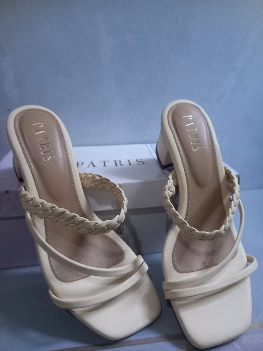 livingaroom's tweet photo. Preloved heels PATRIS 
Series Jovanka Creamy
Tinggi 5 cm
Ukuran 37
100K bisa ngeo https://t.co/7sdbRmQR6R