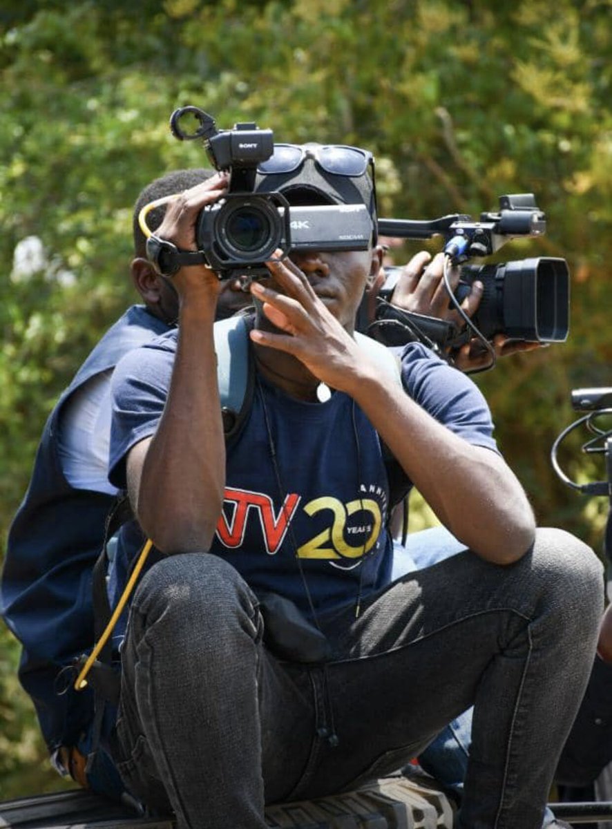 wasswagodfreyde's tweet photo. Another solid guy who humbled Fortportal events.. #RIPKingOyo 
@MuhumuzaDevis5 u are a real gem.
No dot missed of the action. Real eye in the lens. Shot on shot. Kudos man. https://t.co/wIbQeZjq6O