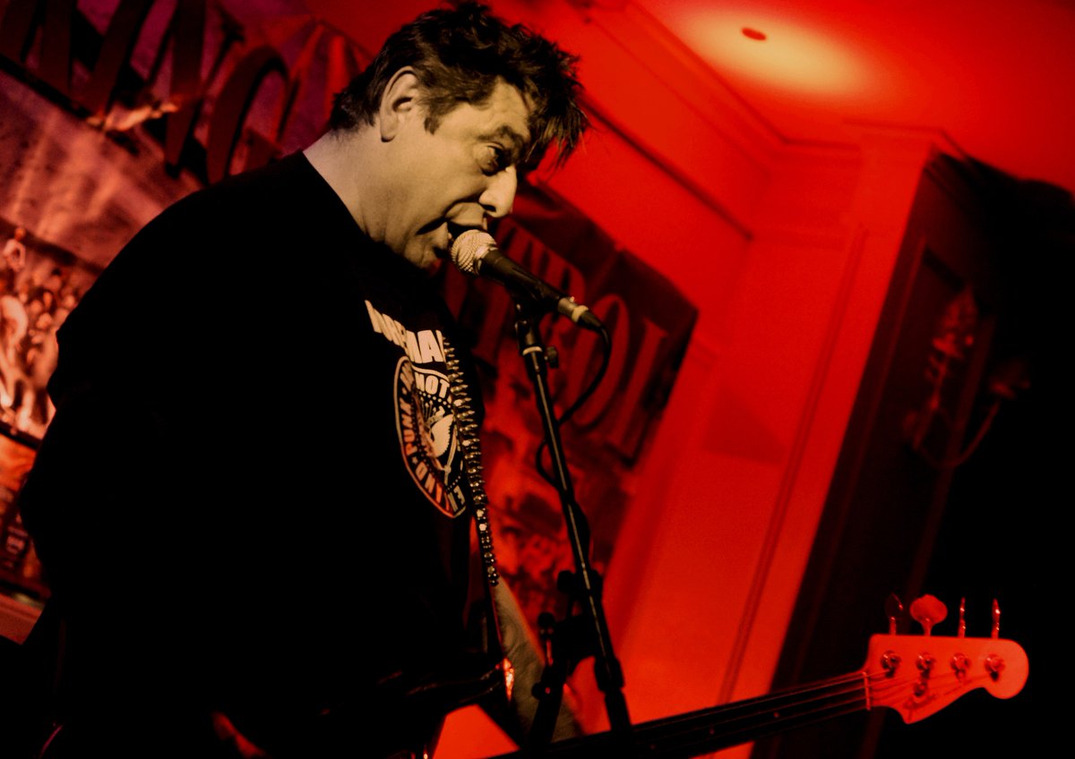 _BandAtlas_'s tweet photo. The Lurkers (Punk Rock)

Quintessential first-wave punk, raw &amp; direct. After early success ("Ain't Got a Clue" Top 40), drummer Pete Stride briefly became frontman, redefining their sound before returning to the original lineup. Adaptability defined them. https://t.co/vc59wjRKb5
