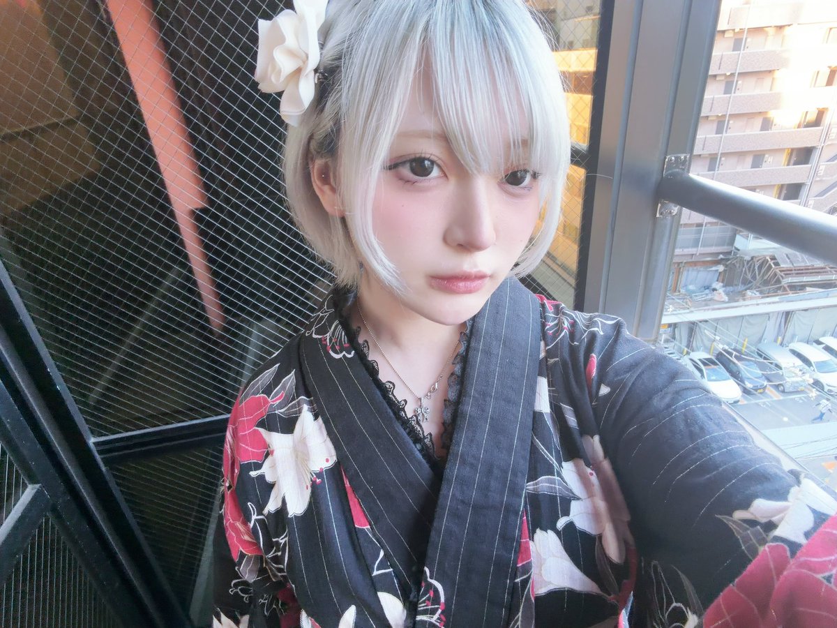 1owom's tweet photo. います！今年最後の浴衣です、みにきてねー
えんかくも！ https://t.co/k2s08l3oUB