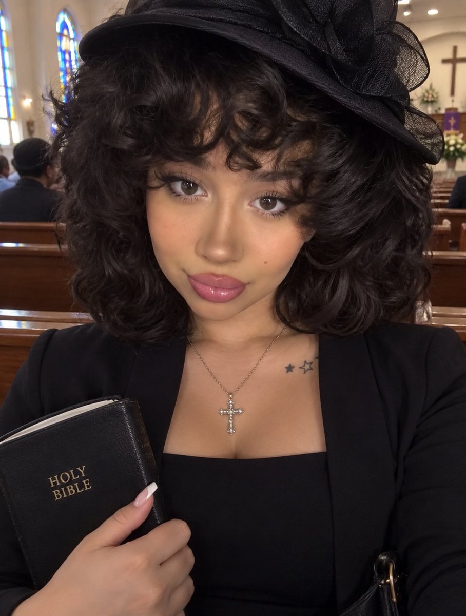 Angeljessyy23's tweet photo. Just in the church to pray for everyone 💕💕😍 https://t.co/sUHegSKuTw