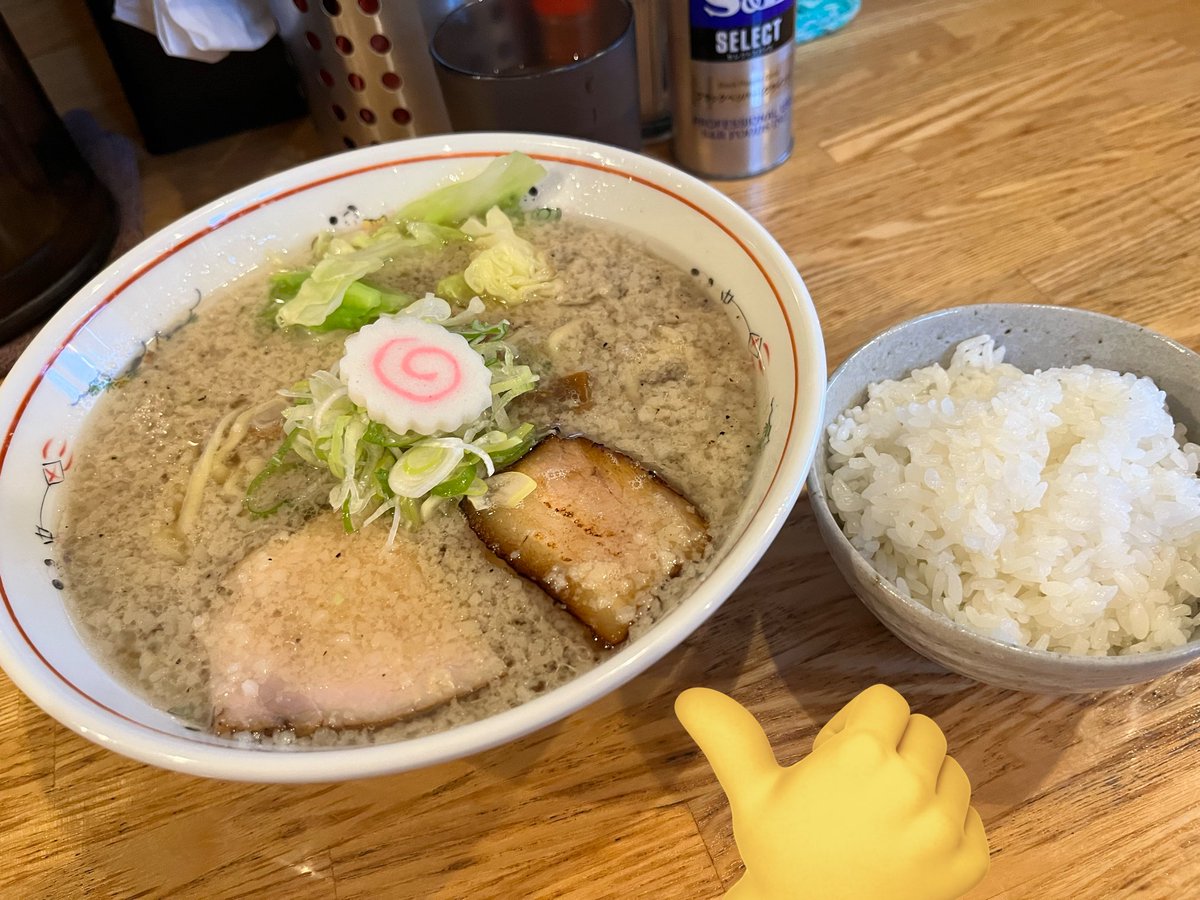GRN_gurume0's tweet photo. 今日は仕事終わりに #心繋 さんへ。
限定の #喜多方ラーメン にしました🎶
あっさり目のラーメンに背脂。
ごはんが合いますとの事。ならばと注文。
中太麺ももちもちで旨し🍜
#ゴールドラッシュ南郷通店
#グルメじじ
#らーめんじじ https://t.co/XQFyD066UL
