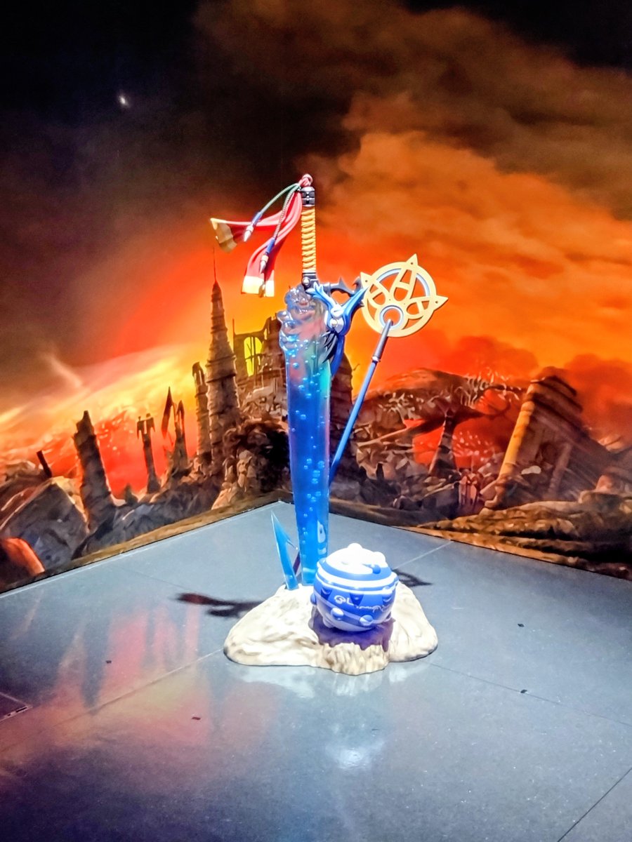 silmilky's tweet photo. FFX MUSEUM -幻光の記憶- 25th Anniversary行ってきました✨
(NEWoMan新宿5F)

オープニングシーンの全員の武器が置かれた再現エリア、シンの模型の前で少し足が止まり見入ったり、
ラストバトルのジェクトのスケッチも細かく描かれていて見入っちゃいました🙄✨

#FFX_MUSEUM #FFX25th #FF10
#新宿 https://t.co/bZKXeB0cbk
