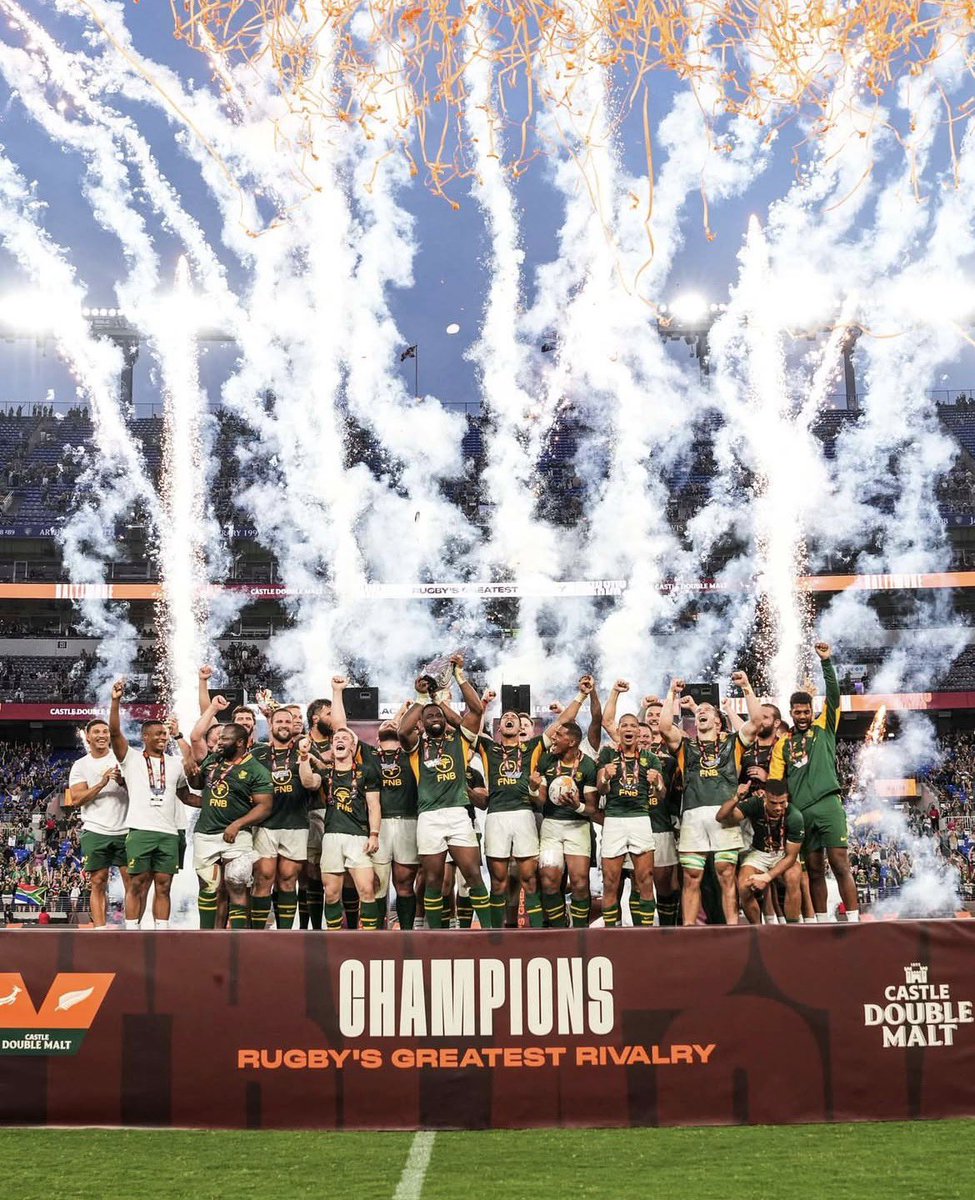 Image for the Tweet beginning: 🏆 Champions in front of
