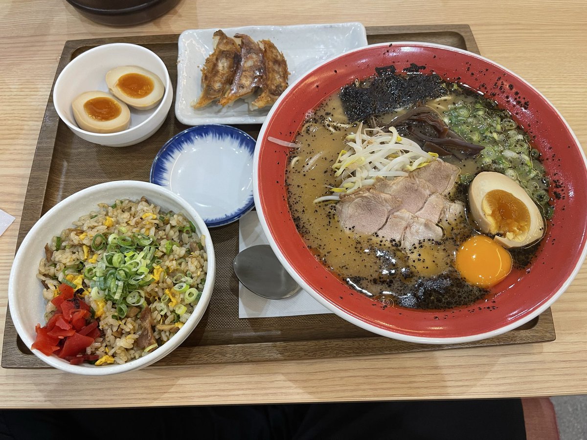 osugi427's tweet photo. お昼はラーメン🍜 https://t.co/LQzVT1PPck