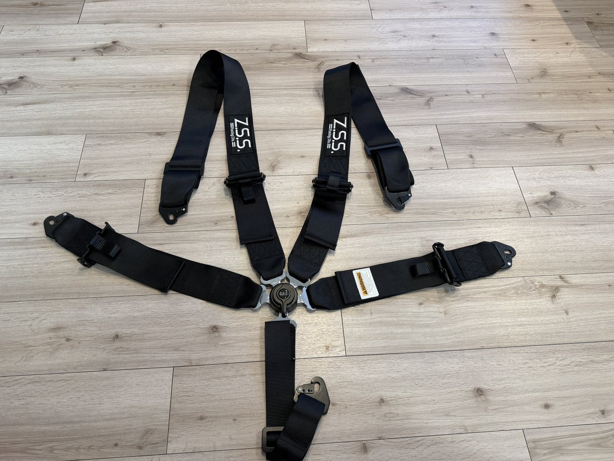 miyanikiniki's tweet photo. 【初心者の方にプレゼントします🎁】
使用予定がないのでプレゼントしようと思います！
Z.S.S.5点式レーシングハーネス
宮ニキをフォロー&amp;リツイートが条件！

まだハーネス持ってない人、初心者でこれからサーキット走りたい人、学生さんどなたでも👍 https://t.co/FtnnrSdltR