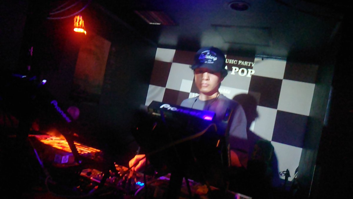 J__move's tweet photo. 日本一 HiiT FACTORY をスピンするDJ Dk.さん🎧
最後に2HiiT🎶スクラッチ最高!!
HiiT FACTORY New Emotion (Dud)
→→My Funny Bunny Nite (feat. Reyuna (HiiT FACTORY))
#大宮POP #HiiTFACTORY https://t.co/c8Ml2lIDzg