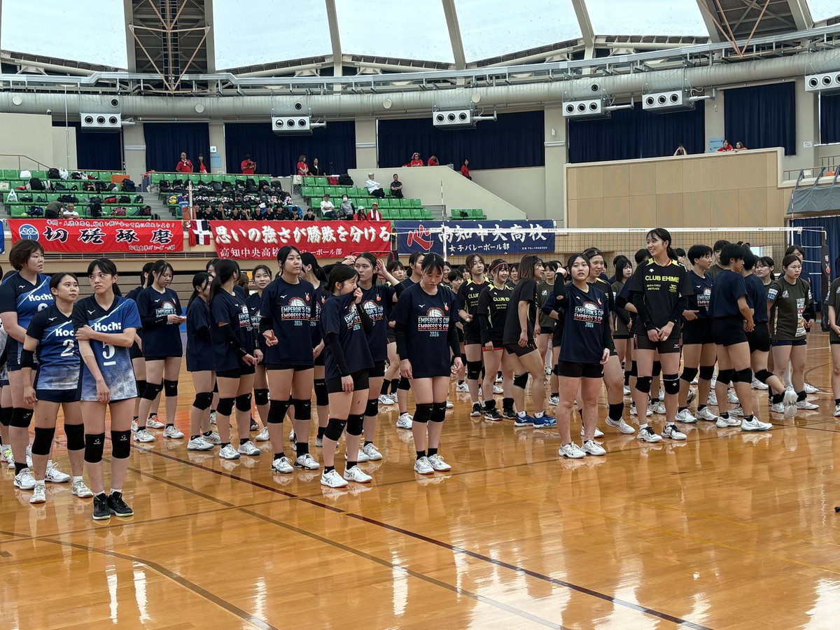rumimama2's tweet photo. 皇后杯JVA全日本バレーボール四国ブロックラウンド
vs  LYFTさんに0-2で完敗💦
この経験を次戦、四国大学秋季リーグにいかせるよう、練習あるのみ。沢山の応援📣に差し入れありがとうございました🙇 https://t.co/Be7cd38jSc