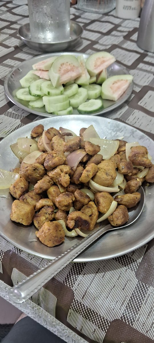 AnnuInfo's tweet photo. #Day248
Intermittent Fasting : 14 Hours
Breakfast At 11:00 AM
Soya Sauté in Mustard Oil
Guava & Fibres
Lunch:
Very Light Lunch
Evening:
YOGURT+WHEY+DRYFRUIT LASSI ♥️ https://t.co/4VnjpQaTbI