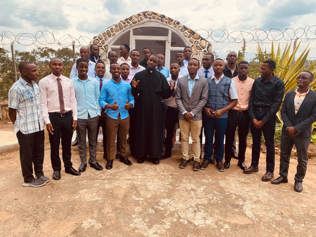 KigeziMust's tweet photo. Today, by the grace of the Lord. The KIMBUSA family was able to animate mass at @CorpusMust as they gave thanks to the Lord for the great achievements in 30 years of existence at MUST. It was such a moment. 

Next up is celebrating 30 years anniversary 💯📌. 10th October! https://t.co/btSUHluYlv