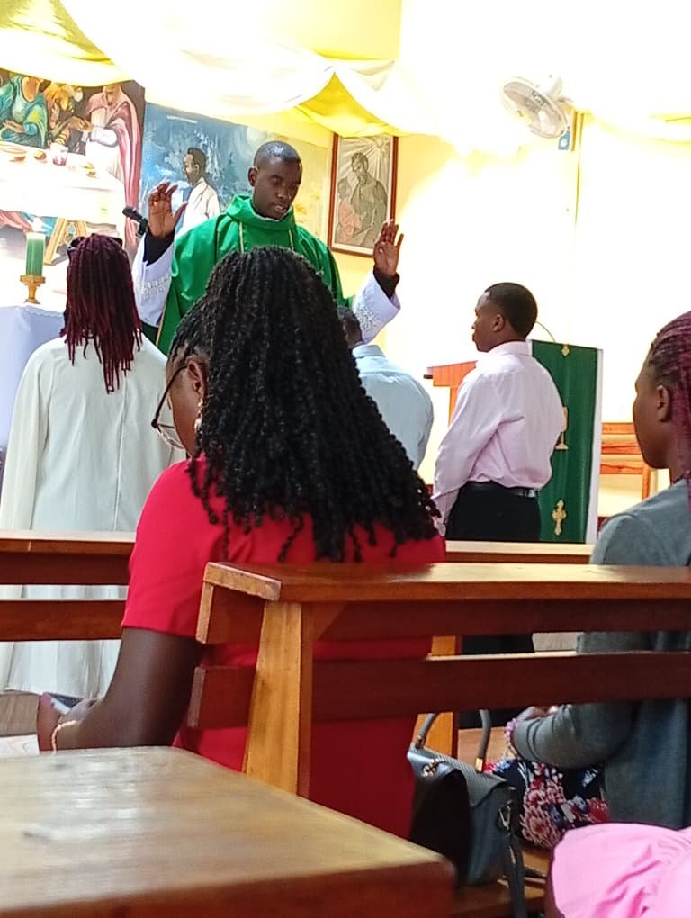 KigeziMust's tweet photo. Today, by the grace of the Lord. The KIMBUSA family was able to animate mass at @CorpusMust as they gave thanks to the Lord for the great achievements in 30 years of existence at MUST. It was such a moment. 

Next up is celebrating 30 years anniversary 💯📌. 10th October! https://t.co/btSUHluYlv