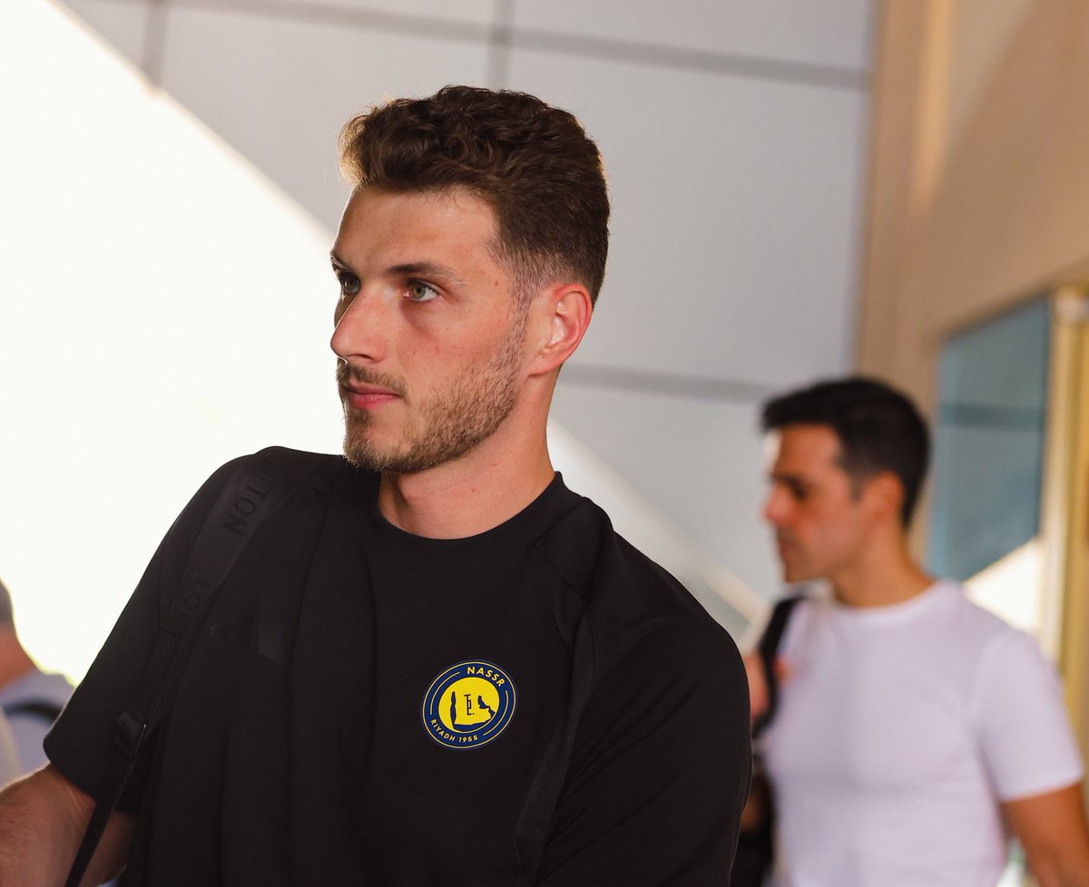 AlNassrFC's tweet photo. من الدمام ◀️ إلى العيـن ✈️ https://t.co/wfzhSbRZyY