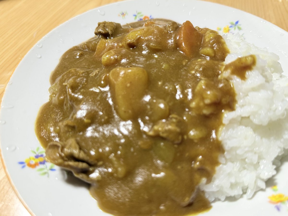 Black18Shadow's tweet photo. 夕飯🍽️

久しぶりのカレー🍛
辛めに作ったつもりがあまり辛くなかった😇 https://t.co/8KAbXcEYcw
