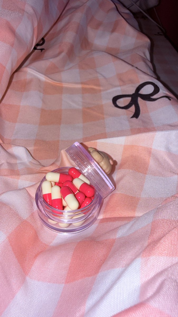 chewyzoombie's tweet photo. I love my antidepressants 💗 https://t.co/lHDbyXqL97