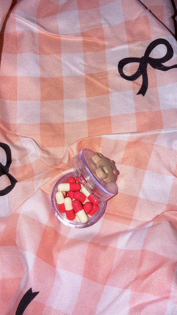 chewyzoombie's tweet photo. I love my antidepressants 💗 https://t.co/lHDbyXqL97