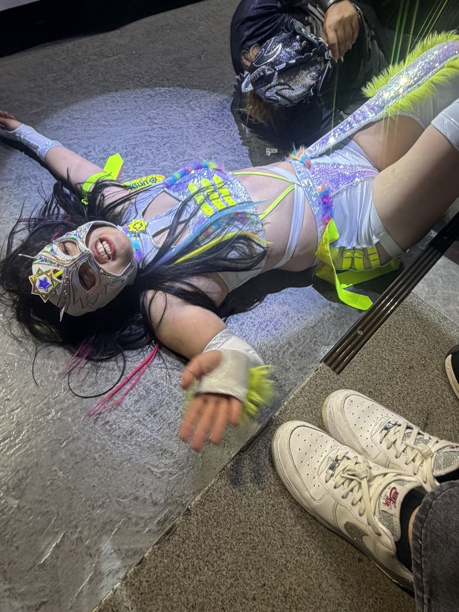 ogawakun7878's tweet photo. 道頓堀プロレス13周年
2026/9/13 夜の部
ファン感謝祭
なにわ女から
助っ人の七星選手
よりにもよってKRAMPUS戦に抜擢
途中から「エナジャイズ」モードもRIRU選手に場外で
ボコボコにされ試合終了
本人談「エナジャイズって何⁉️」
やられっぷりもチャンピオン❣️
#道頓堀プロレス
#七星
#RIRU https://t.co/VzAznqdQhA