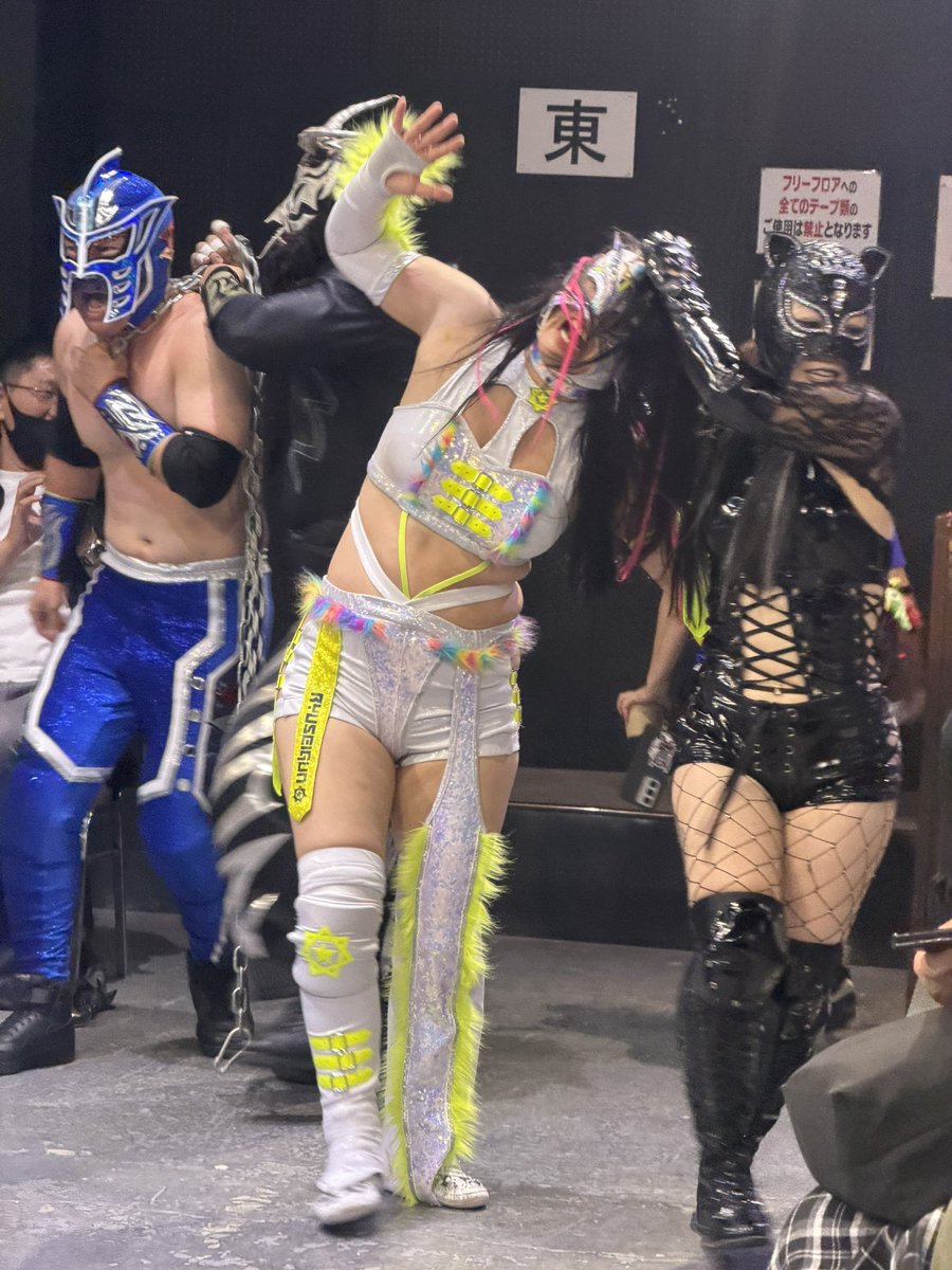 ogawakun7878's tweet photo. 道頓堀プロレス13周年
2026/9/13 夜の部
ファン感謝祭
なにわ女から
助っ人の七星選手
よりにもよってKRAMPUS戦に抜擢
途中から「エナジャイズ」モードもRIRU選手に場外で
ボコボコにされ試合終了
本人談「エナジャイズって何⁉️」
やられっぷりもチャンピオン❣️
#道頓堀プロレス
#七星
#RIRU https://t.co/VzAznqdQhA
