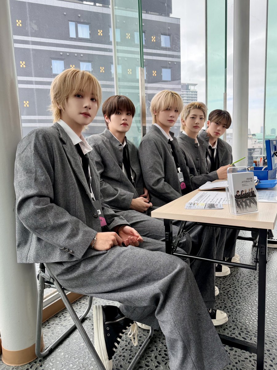 CHASER_JP's tweet photo. 今日のスタッフデー、楽しかったですか〜！？
僕たちもとっても楽しかったです！✨

CHASERスタッフ、本日をもちまして退職します〜！🤣👋
今までありがとうございました〜！>< 💕

#체이서  #CHASER  #チェイサー https://t.co/8oQMttazOg