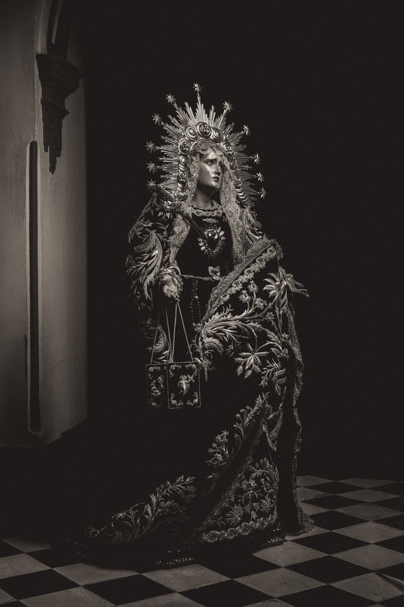 servitasmalaga's tweet photo. María Santísima de los Dolores • Solemnidad de los Dolores Gloriosos

«Venid y vedme hoy aquí:
¿Hay dolor cual mi dolor
cuando a mi Dios y Señor
en la Cruz sufriendo vi?

Al ser tanta nuestra unión,
su dolor mi dolor fue,
y su muerte mi pasión.» https://t.co/Y9r1BRM84U