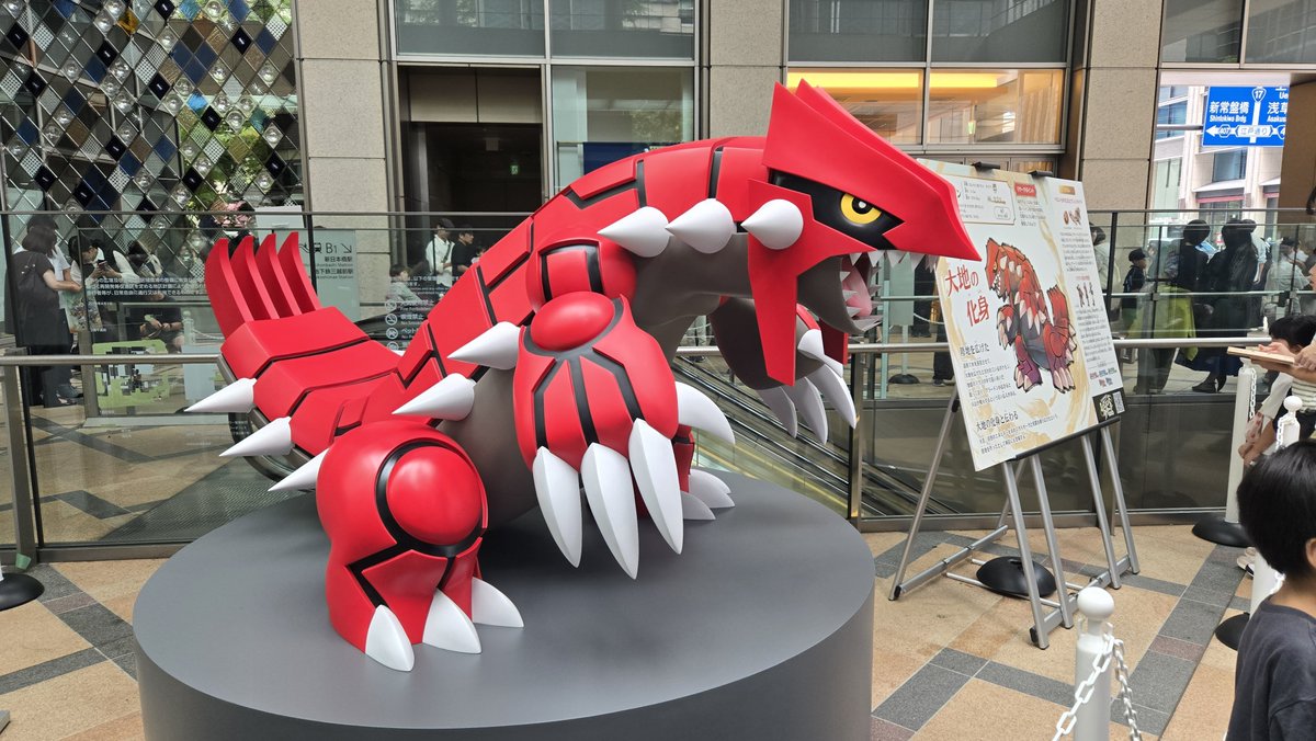 Kg275My's tweet photo. 今日は舞台のために東京きてたんだけど、ミッドタウンでポケモン見付けてポケモン探しの旅に出ました……時間の関係で全部は見つけられなかったのでまた機会があればリベンジしたい😂 https://t.co/FdBo1gzvcX