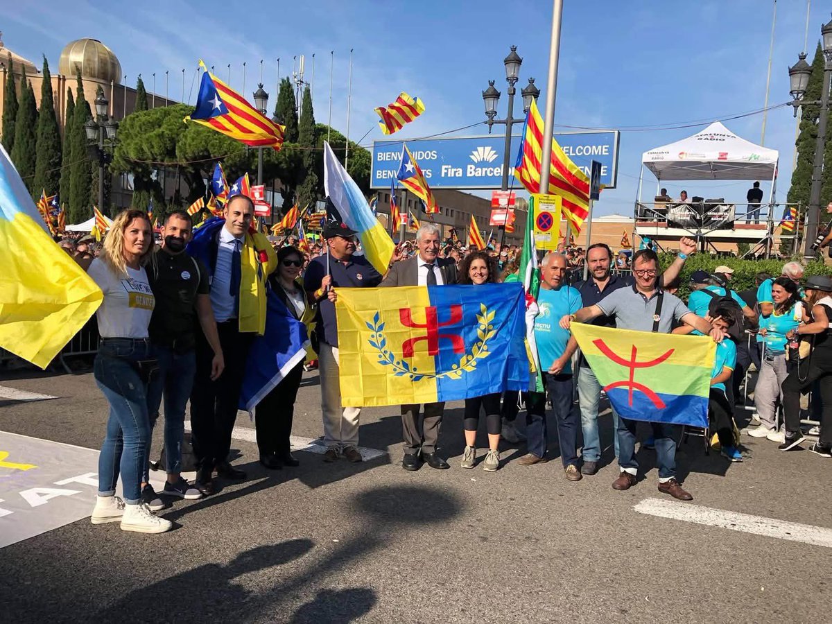 NacionsSEstat's tweet photo. Suport de nacions sense estat a  la Diada Nacional catalana 2026: amazighs, berbers de Cabília, quebequesos o ucraïnesos https://t.co/kCO7qPnt4d