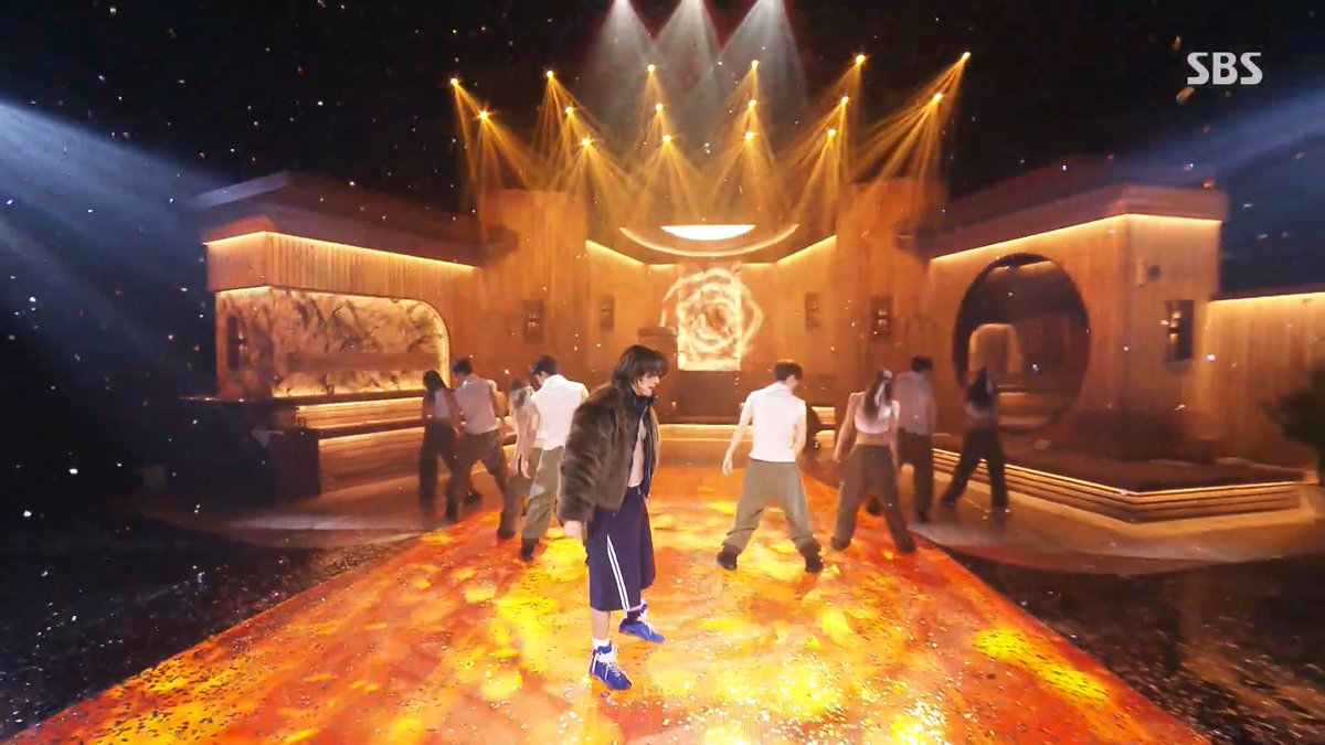 retrotesque's tweet photo. inkigayo never fails in delivering set design 😭 
a whole beautiful sauna set for minho's 3 mins appearance... https://t.co/b4jFezJCOL