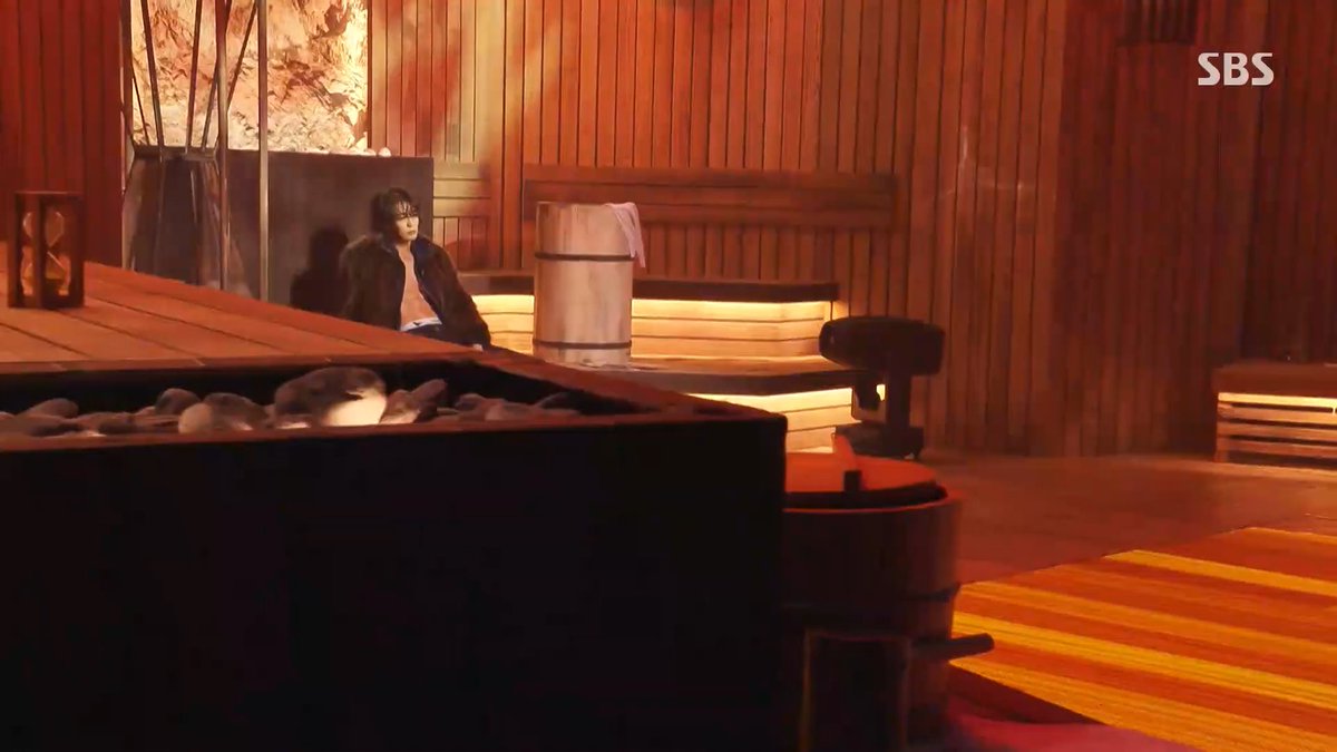 retrotesque's tweet photo. inkigayo never fails in delivering set design 😭 
a whole beautiful sauna set for minho's 3 mins appearance... https://t.co/b4jFezJCOL