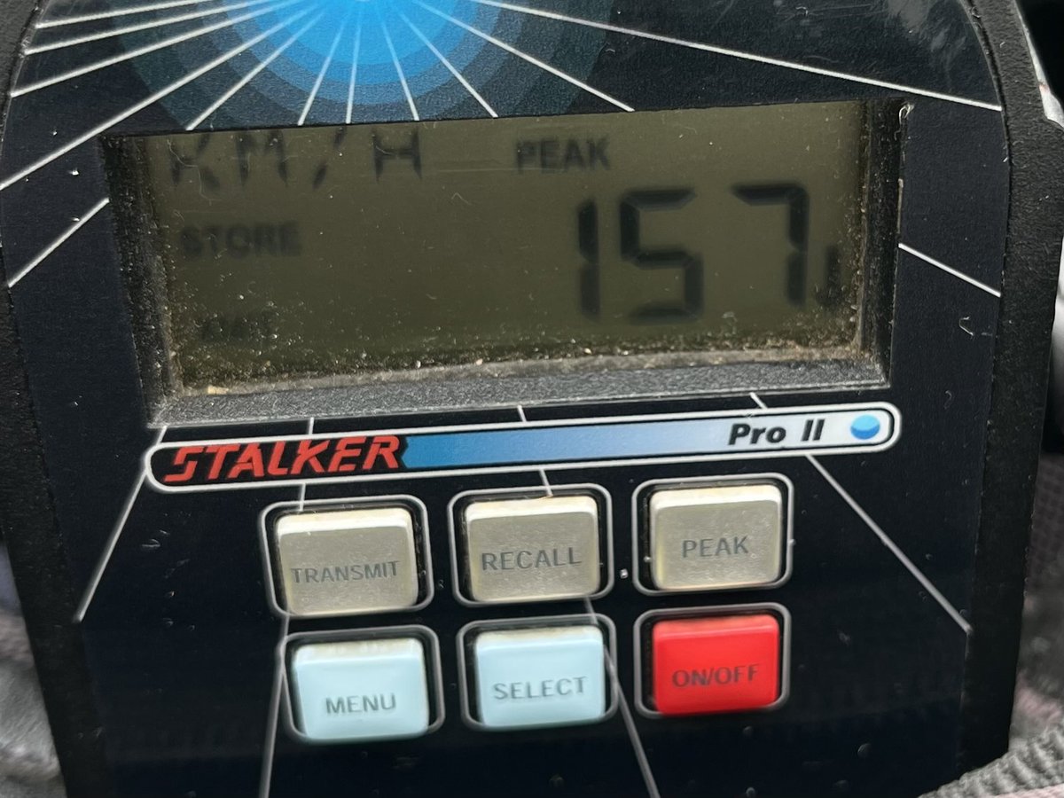 reiro_26's tweet photo. 加藤宇の157を計測した1球です。
ジェットブラックフラワーズスタジアム(足利市総合運動場野球場)のガンでは158だったように見えました。 https://t.co/TThgkDu0Rw