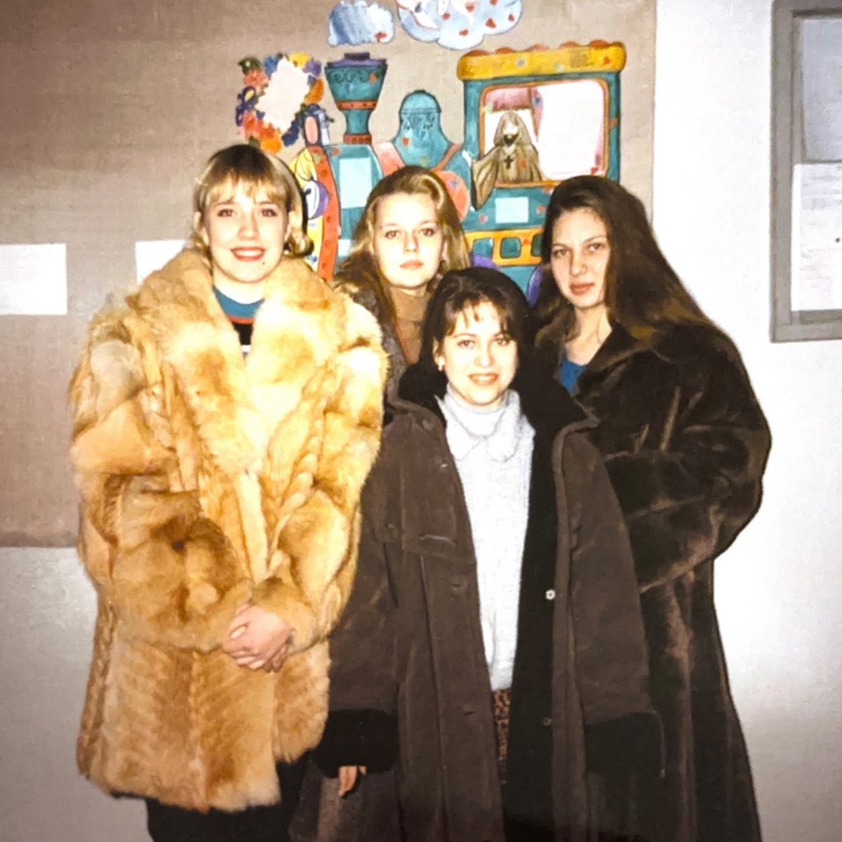 JunioVava's tweet photo. В далеком 1997 году мы стали студентками исторического факультета. Подружились. Потерялись в безинтернетное время и нашлись сейчас! Будем всегда на связи. Даже 4 часов нам не хватило, чтобы наговориться. Теперь надо найти остальных ребят, которых https://t.co/yqlJXoRgBb
