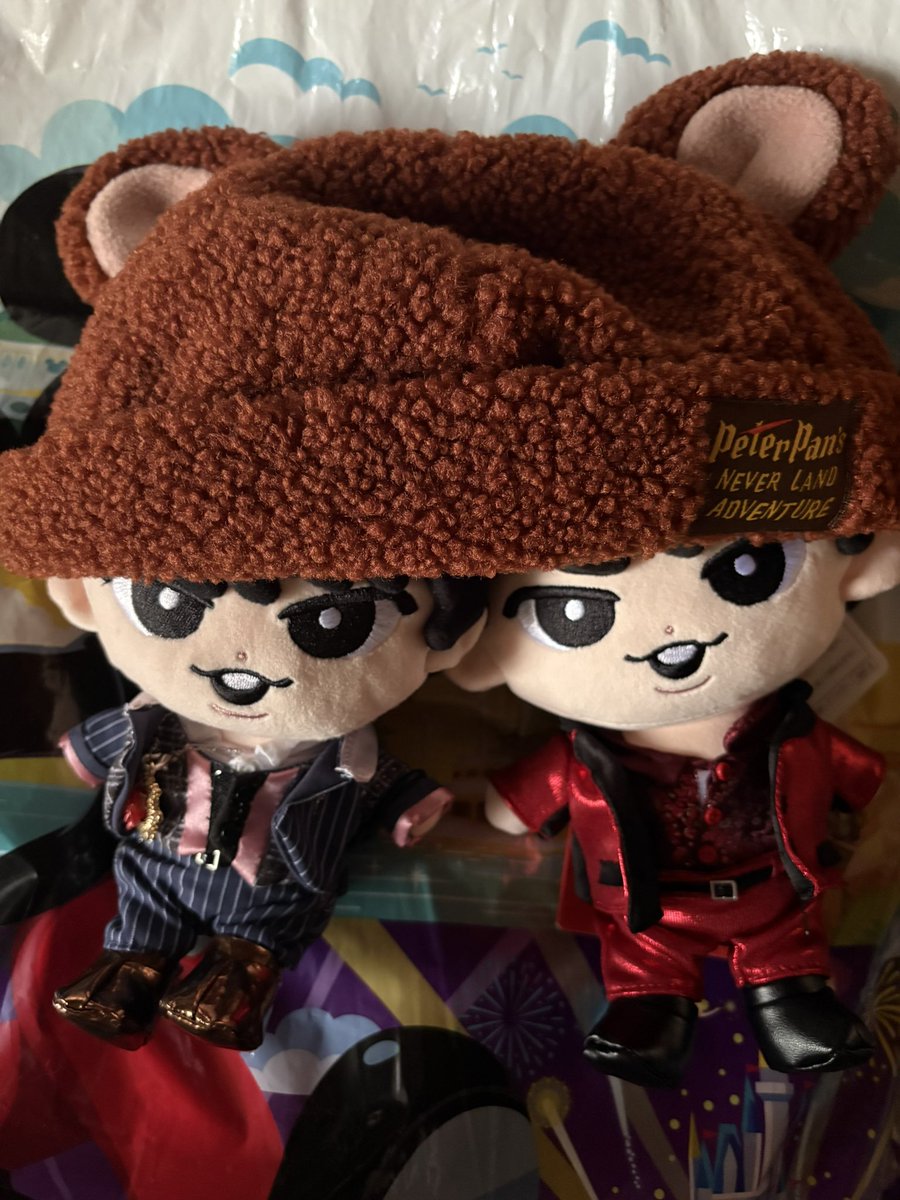 SnowRed_Green's tweet photo. 買うつもりじゃなかったのにさ〜
昼見た時は理性が働いてやめたのよ。
夜また視界に入ったら何故か買ってた🐻
ピーターパン楽しかったからかなぁティンクの魔法にかかった🪄
次は舘様お揃いコーデのロストキッズキャップ&amp;Tシャツで行きます🌋 https://t.co/dBIyJdjcAv