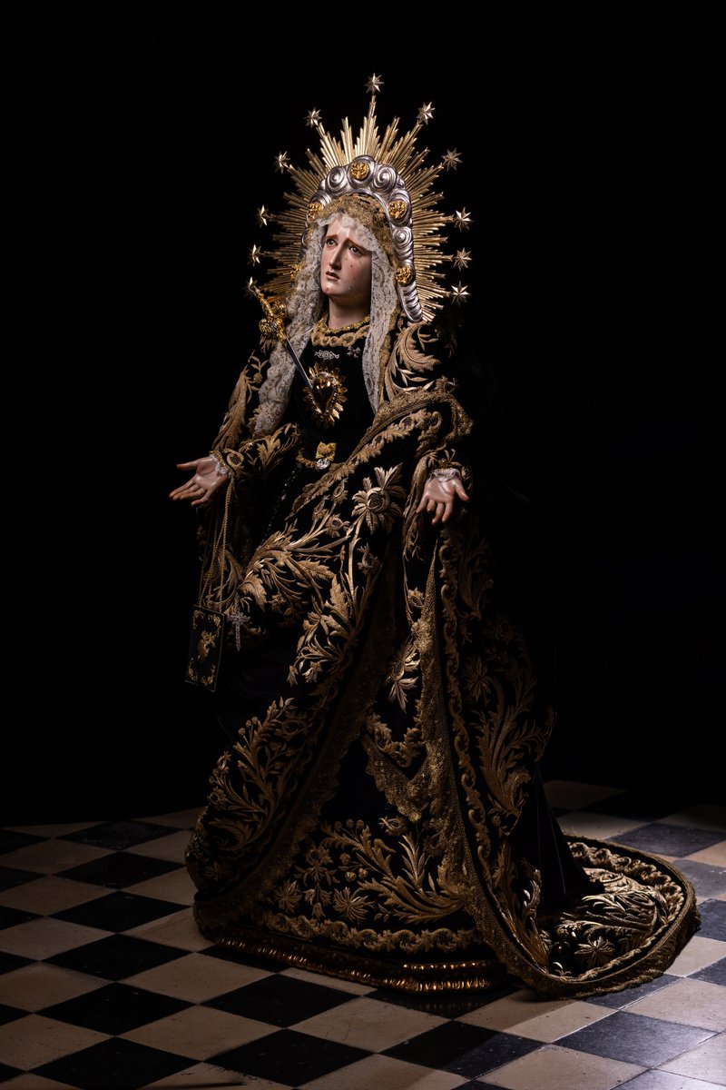 servitasmalaga's tweet photo. María Santísima de los Dolores • Solemnidad de los Dolores Gloriosos

«Venid y vedme hoy aquí:
¿Hay dolor cual mi dolor
cuando a mi Dios y Señor
en la Cruz sufriendo vi?

Al ser tanta nuestra unión,
su dolor mi dolor fue,
y su muerte mi pasión.» https://t.co/Y9r1BRM84U