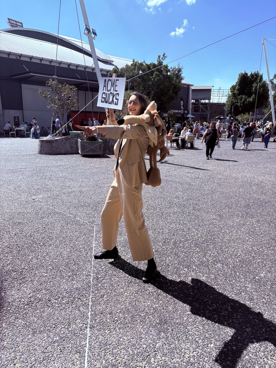 deconstructcig's tweet photo. I spent #OzComicCon preaching a very important message… #CoyotevsAcme #AcmeSucks 🧨👩‍⚖️ https://t.co/SpOdu3hsXl