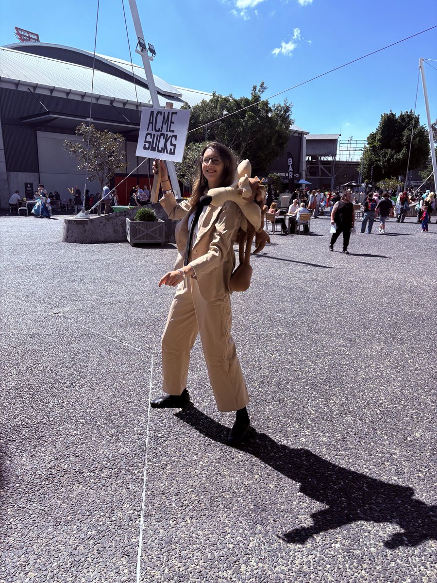 deconstructcig's tweet photo. I spent #OzComicCon preaching a very important message… #CoyotevsAcme #AcmeSucks 🧨👩‍⚖️ https://t.co/SpOdu3hsXl