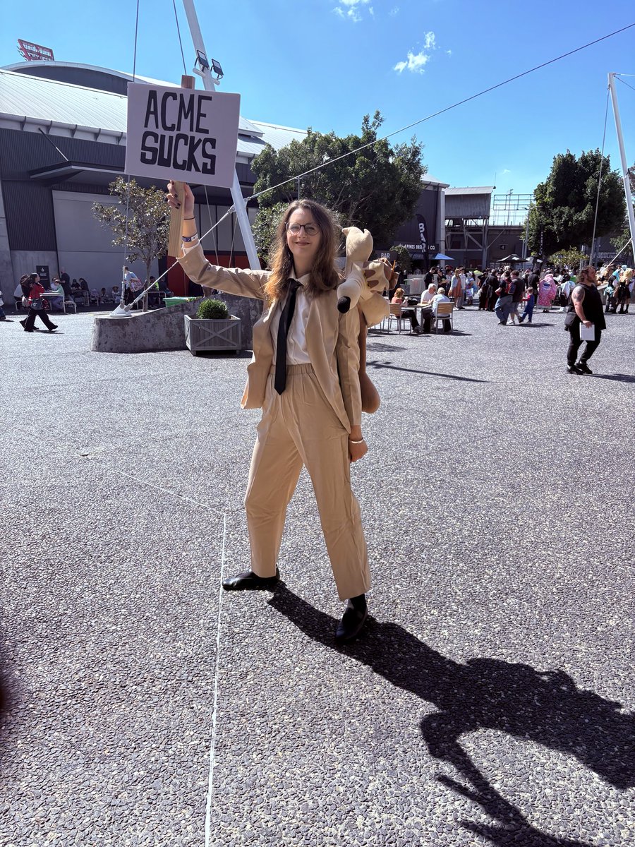 deconstructcig's tweet photo. I spent #OzComicCon preaching a very important message… #CoyotevsAcme #AcmeSucks 🧨👩‍⚖️ https://t.co/SpOdu3hsXl