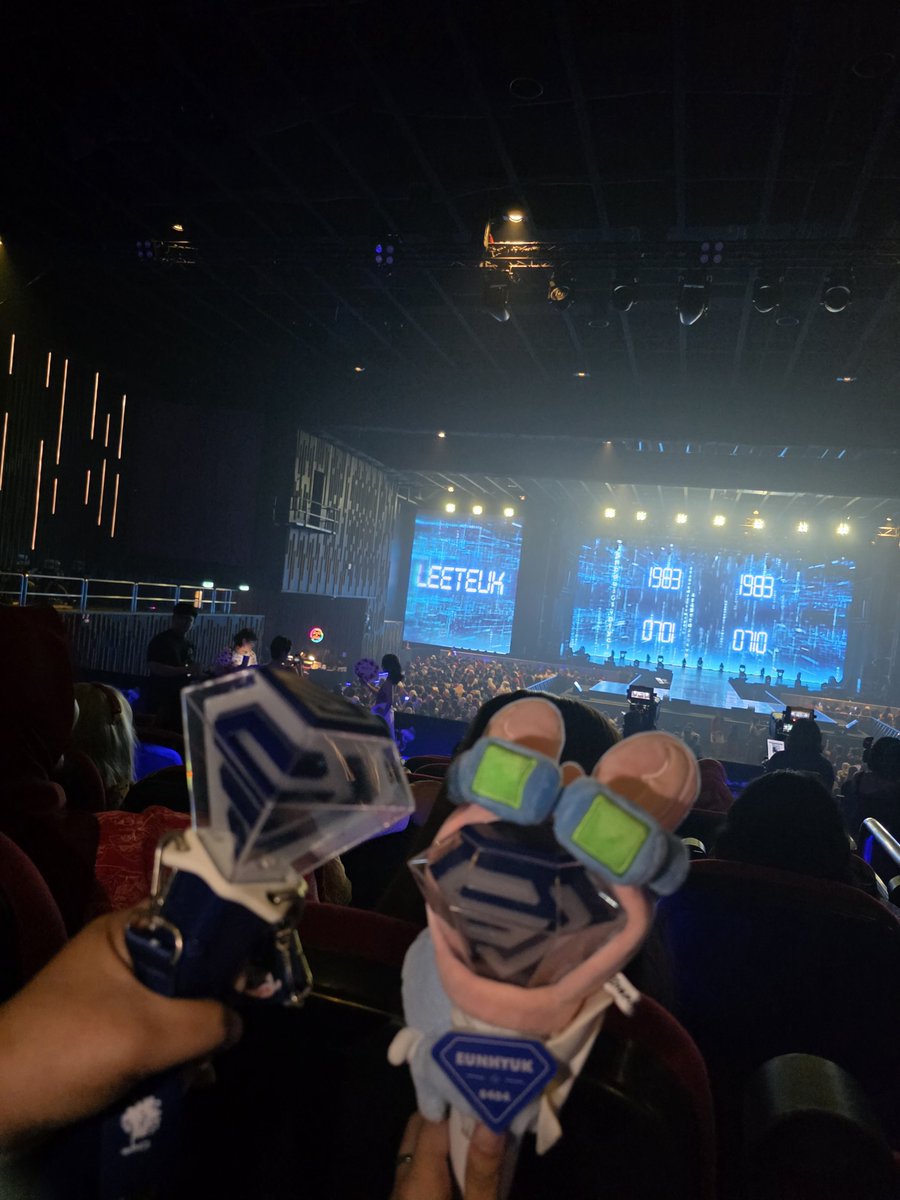 SmaD_asdf's tweet photo. Concert date with @RienrinRien 

#SJ83zinKL #SuperJunior83zinKL #SUPERJUNIOR_83z #83zinKL #superjunior 
#SUPERJUNIOR_83z_1983 https://t.co/BRmCLg5rgt