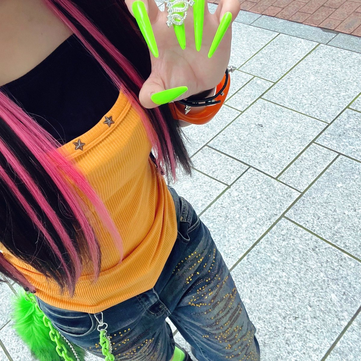1k986nst's tweet photo. 📗カナメストーン書籍お渡し会レポ📙

スタイルブック無限服2026 発売記念イベント

声出してくぞ❗️と挑んだが緊張して声も手も震えた🤩情けない🤩ほぼ記憶ないけどジャマイカガールは覚えてる🇯🇲⭐️ｗｗｗ声聞こえてきて笑っちゃって待機時間までもが楽しすぎた👩🏾‍🦰🤟🏾💖カナメストーンに感謝😭😭🙏🏻✨ https://t.co/AL9rga6ck8