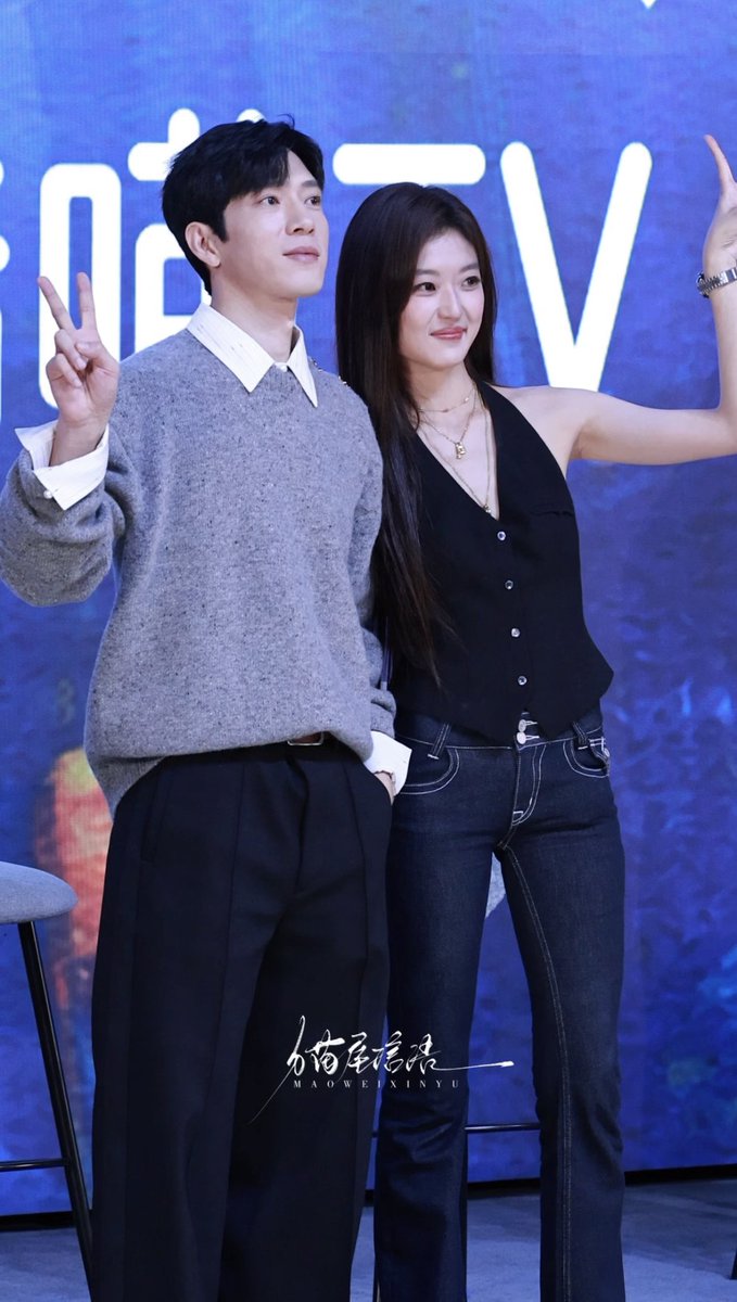 ForCdrama's tweet photo. #JingBoran #SunQian at #TheEarlySpring fan meet event. https://t.co/t6TI7eLi2Y